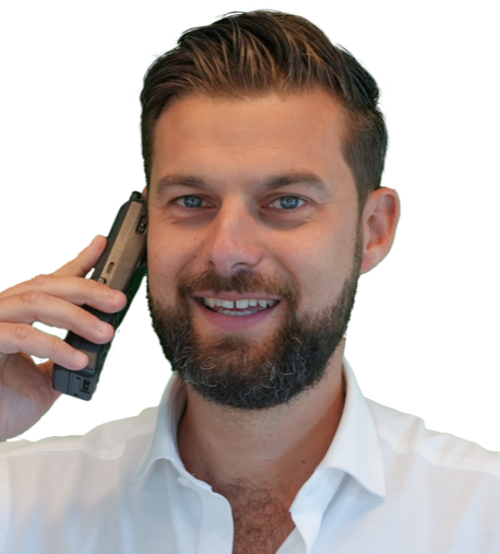 20240925-Thijs met Leuke Telefoon.png